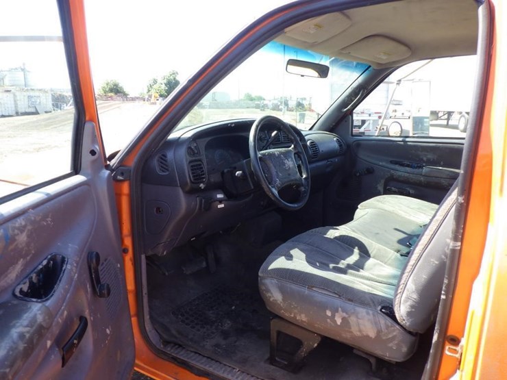 2001-dodge-3500-image-5