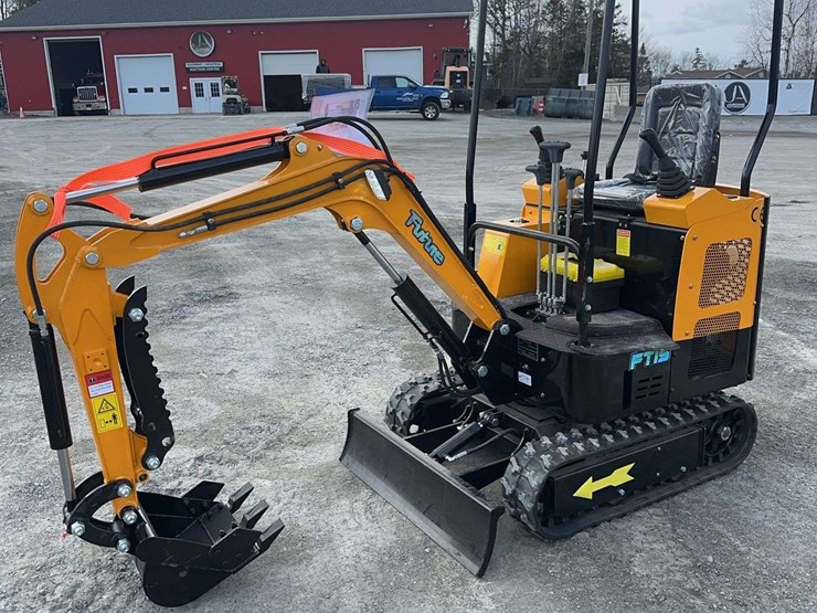 2026-future-ft15-mini-excavator-image-1