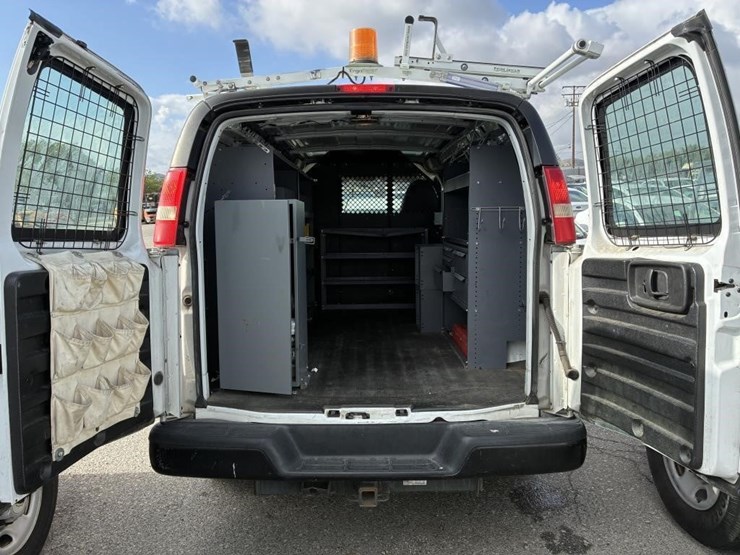 2012-chevrolet-express-2500-image-11