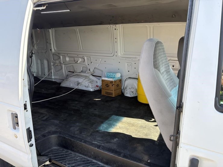 2002-ford-e350-image-11