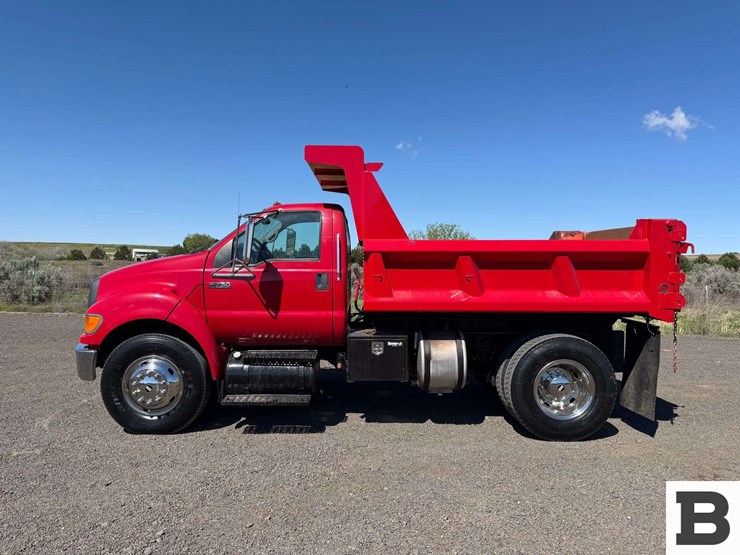 2010-ford-f750-image-3