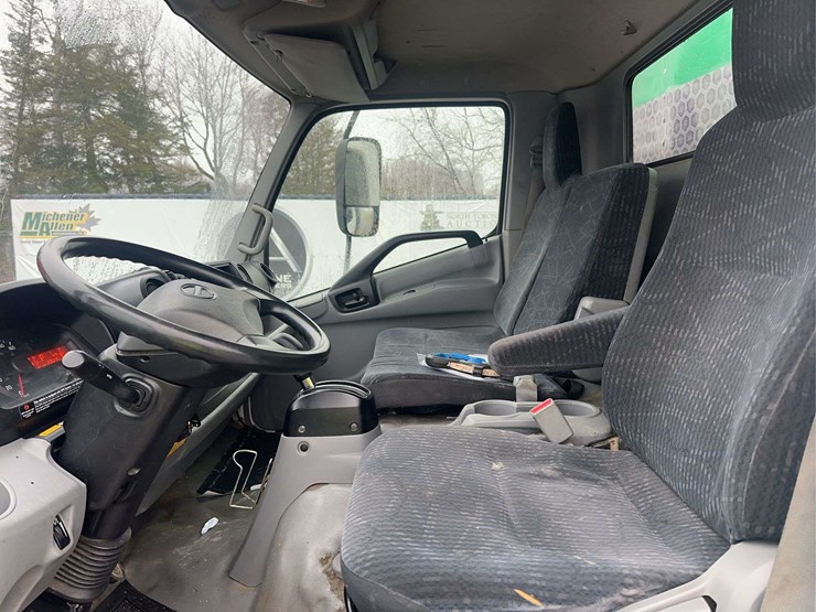 2020-hino-195-image-21