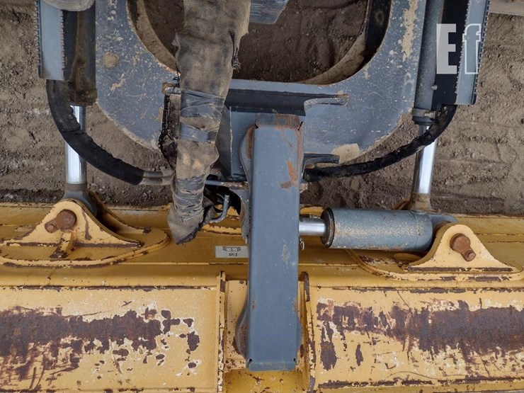 2013-deere-700k-lgp-image-31