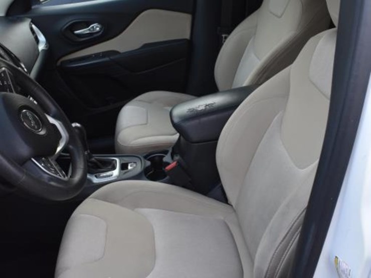 2016-jeep-cherokee-image-5