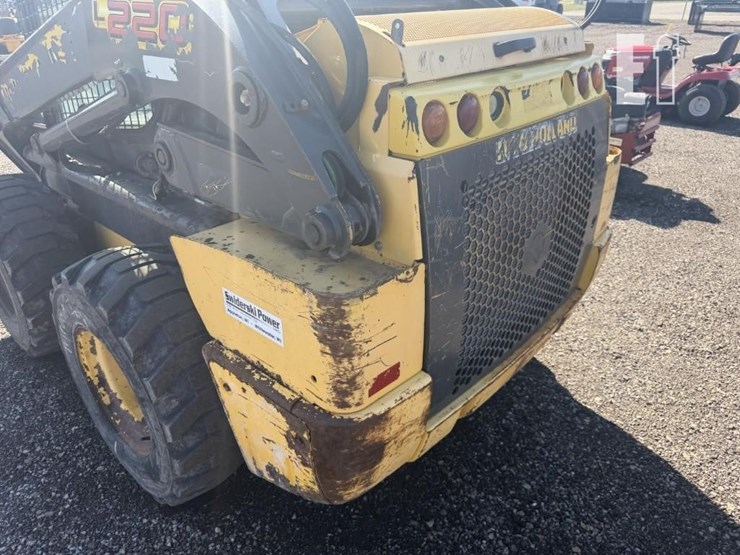 2018-new-holland-l220-image-13