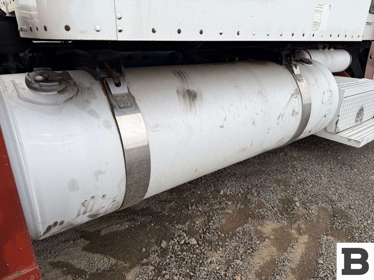 2013-peterbilt-388-image-39