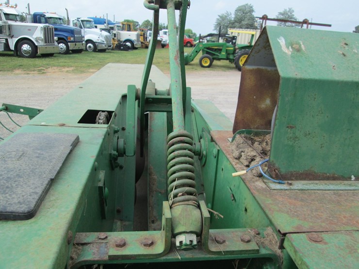 john-deere-348-image-10