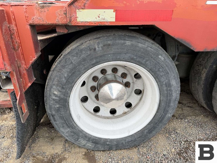 2013-peterbilt-388-image-32