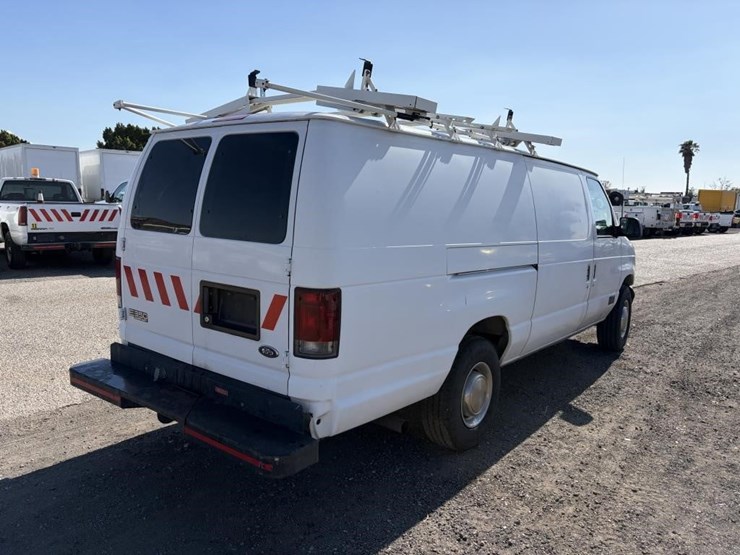 2002-ford-e350-image-3