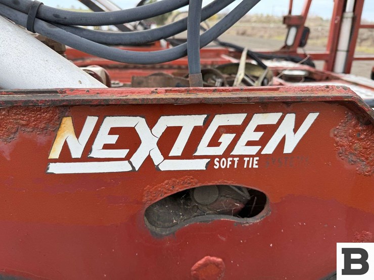 2013-peterbilt-388-image-35