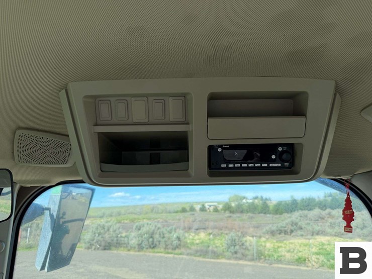 2021-john-deere-7r-210-image-76