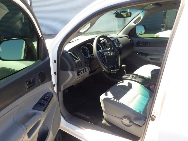 2015-toyota-tacoma-image-5