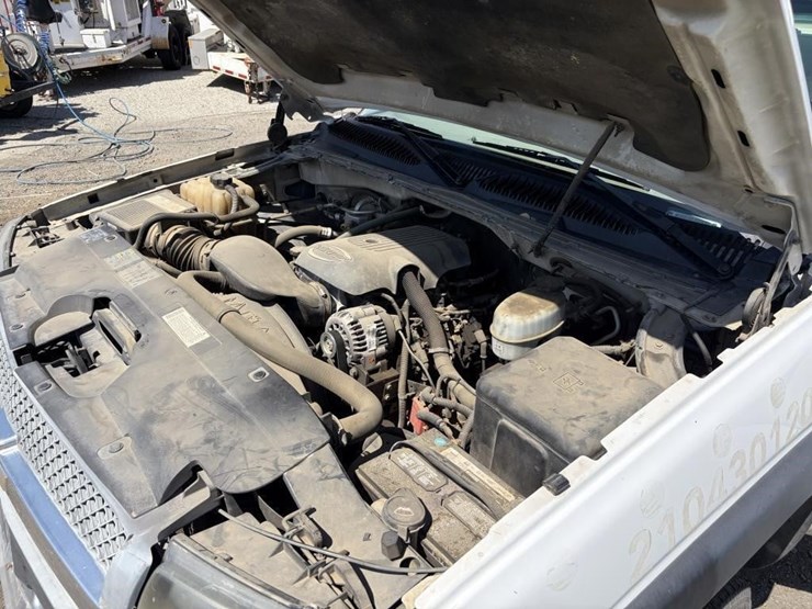 2004-chevrolet-silverado-2500hd-image-6