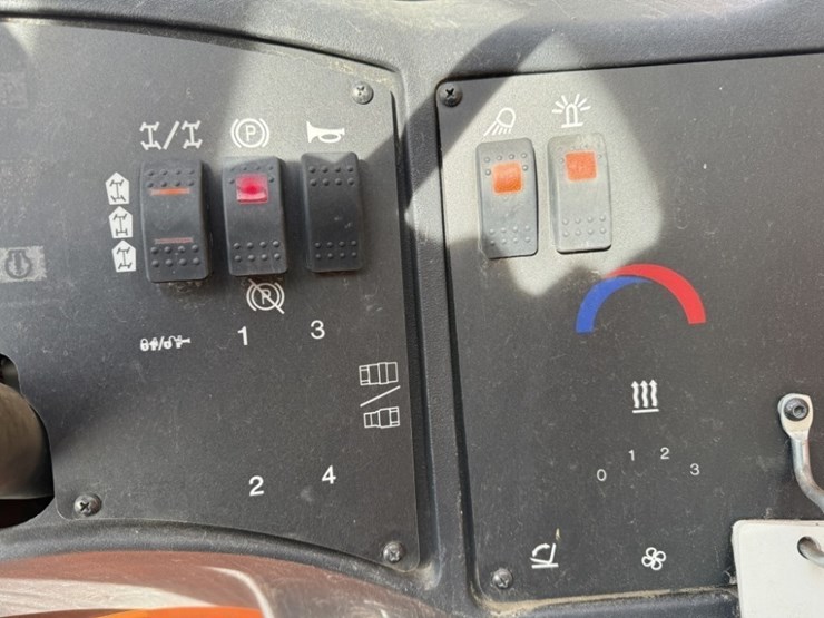 2015-jlg-g9-43a-image-29