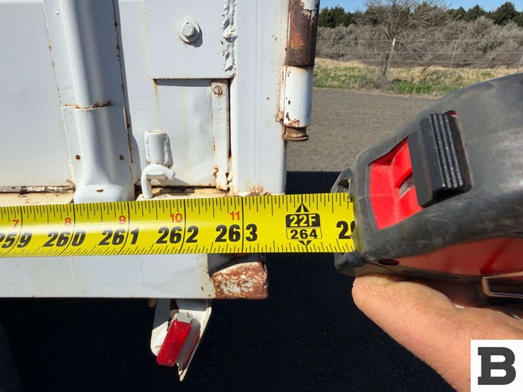 1979-ford-800-image-29