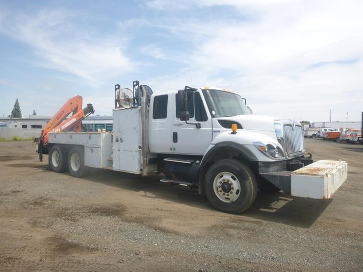 2009-international-7400-image-2