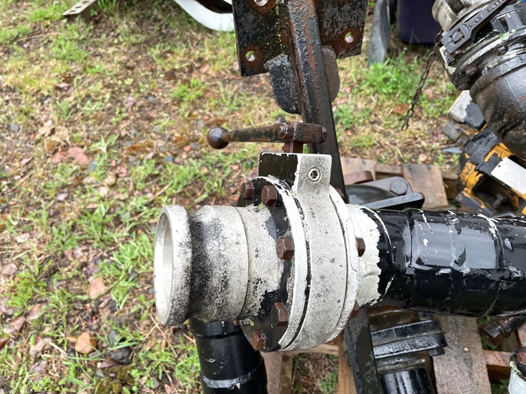 #10364-•-fuel-pump-off-of-semi-tractor-image-7