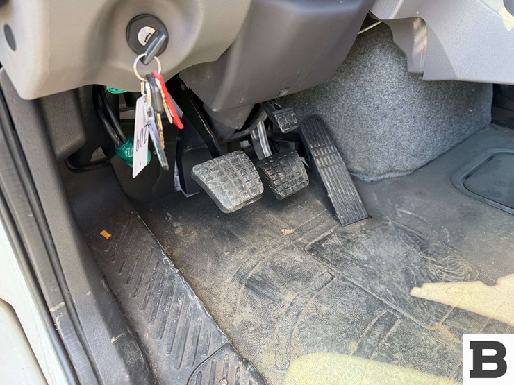 2016-freightliner-m2-bobtail-tractor-truck-image-45