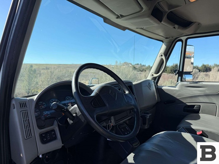 2008-international-durastar-4300-image-51