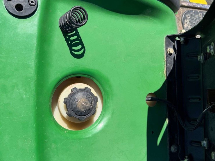 john-deere-l120-image-15