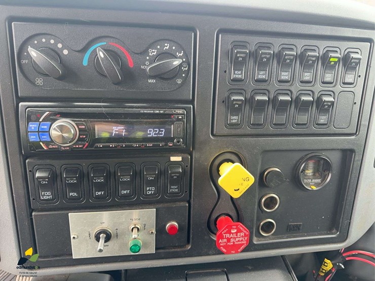 2006-international-7400-image-30