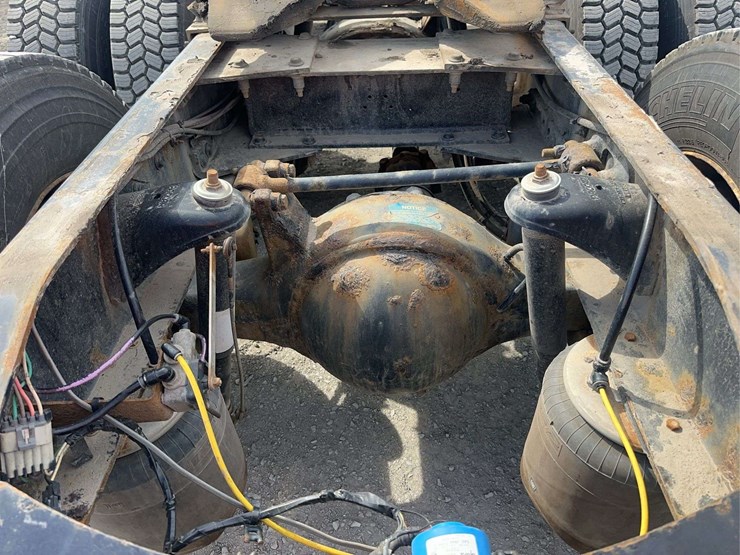 2018-peterbilt-579-image-17