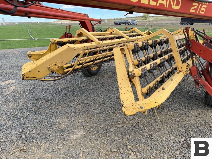 new-holland-216-image-14