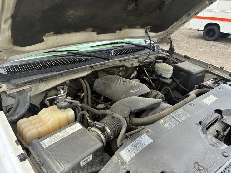 2004-chevrolet-silverado-2500hd-image-10