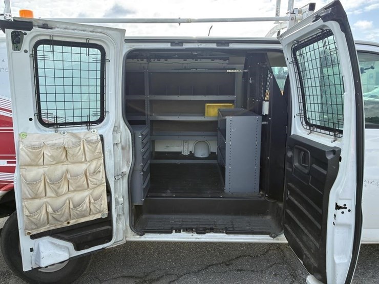 2012-chevrolet-express-2500-image-10