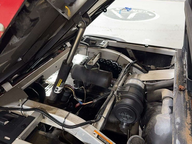 2012-case-ih-scout-xl-image-11