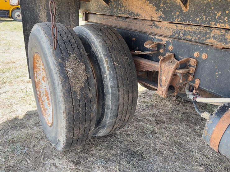 1997-freightliner-fl70-image-39