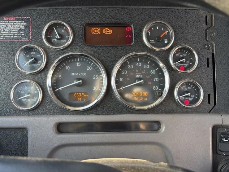 2015-peterbilt-365-image-16