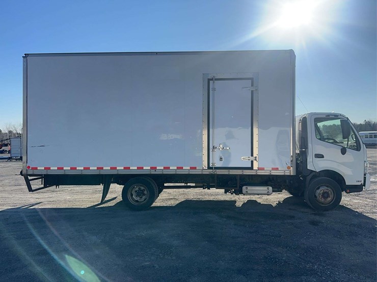 2020-hino-195-image-4