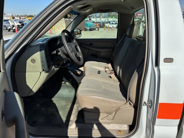 2005-chevrolet-silverado-2500-image-10