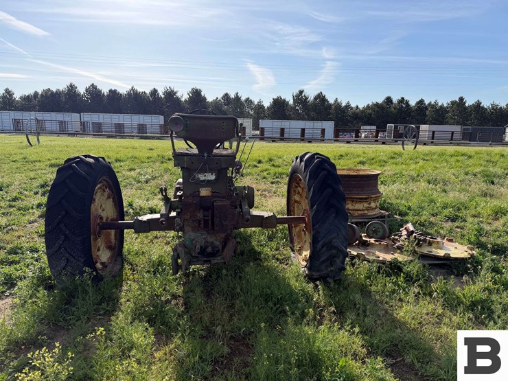 1957-john-deere-520-image-3