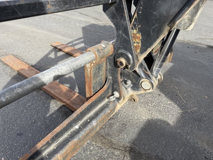 2015-jlg-g9-43a-image-11