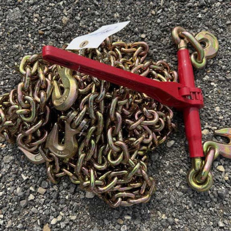 #121 • (1) 9200 lb Ratchet Binder & (2) 3/8" 20' Chains