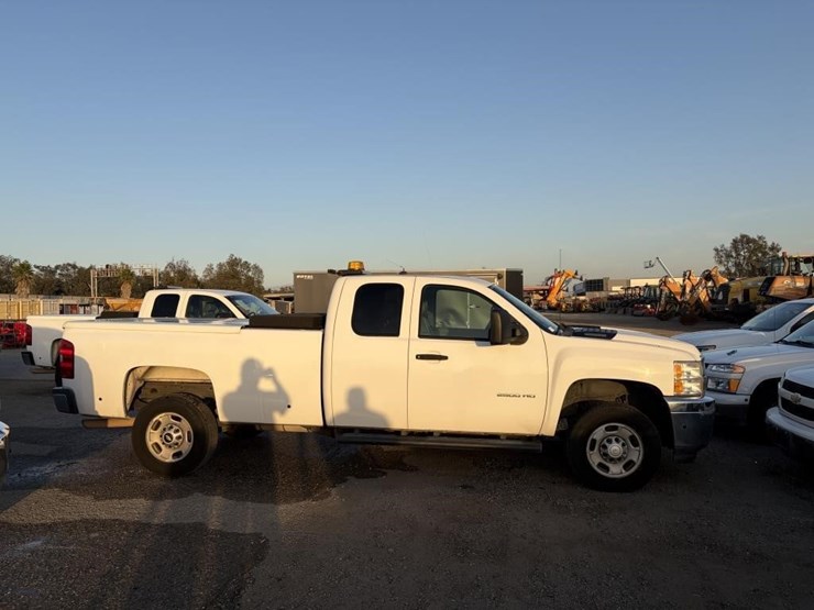 2013-chevrolet-2500-image-8