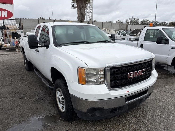 2012-gmc-sierra-2500-image-2