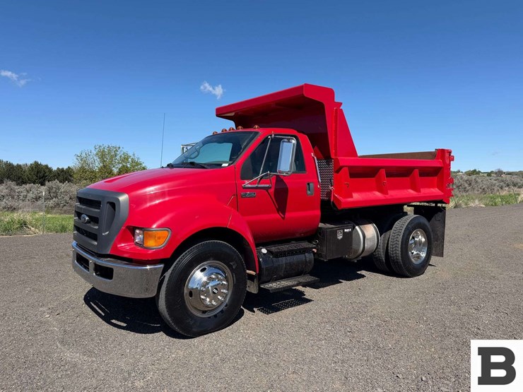 2010-ford-f750-image-1