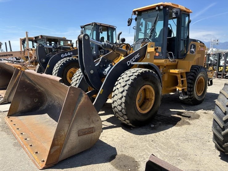 2021-deere-624l-image-1