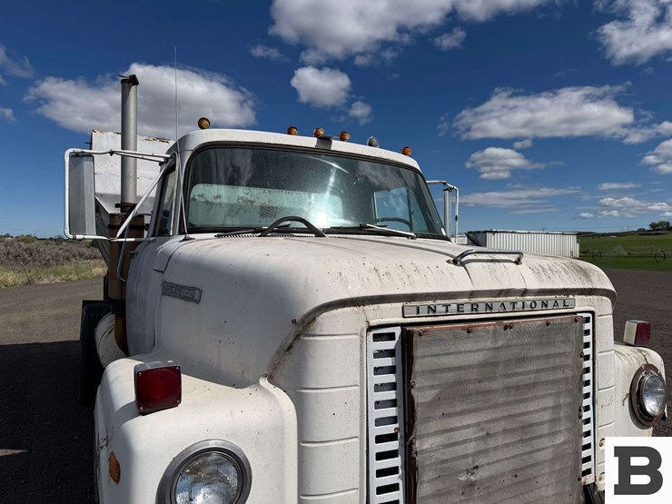 1977-international-fertilizer-truck-image-9