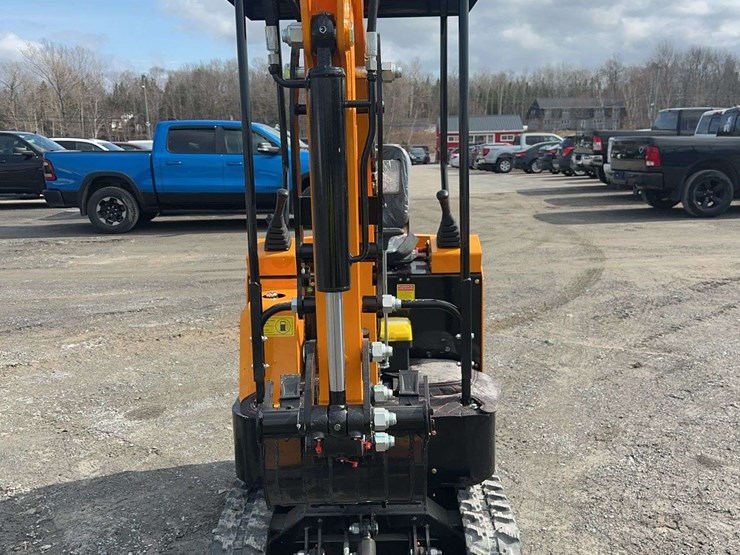 2026-future-ft15-mini-excavator-image-2