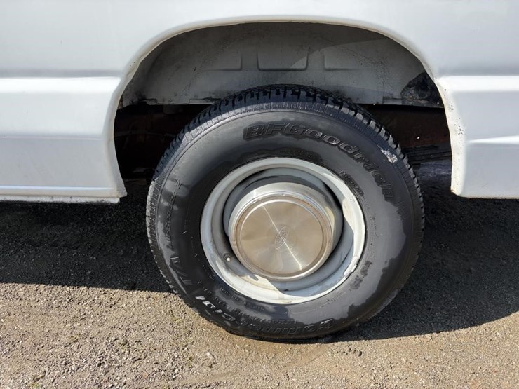 2002-ford-e350-image-5