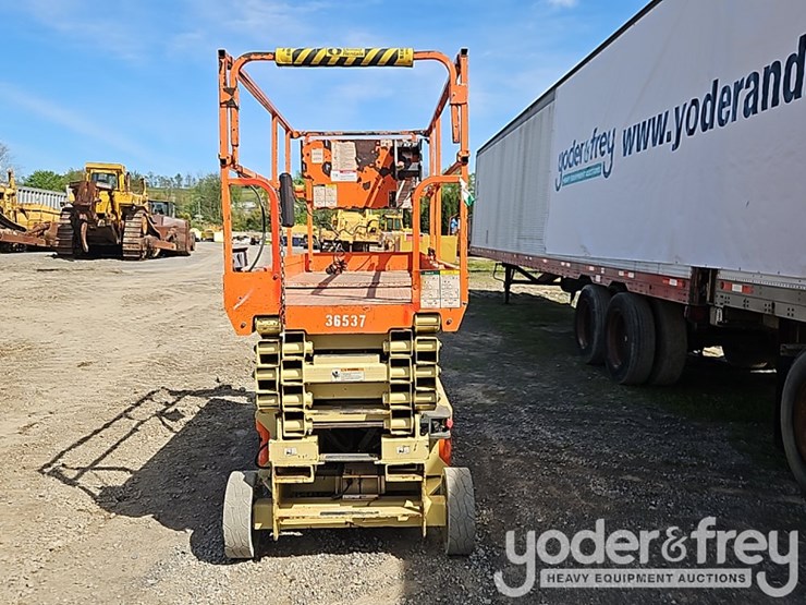 2016-jlg-3246e-image-10