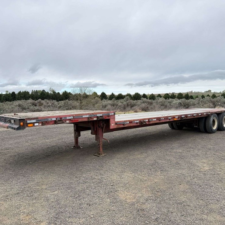 1976 FRUEHAUF FLATBED