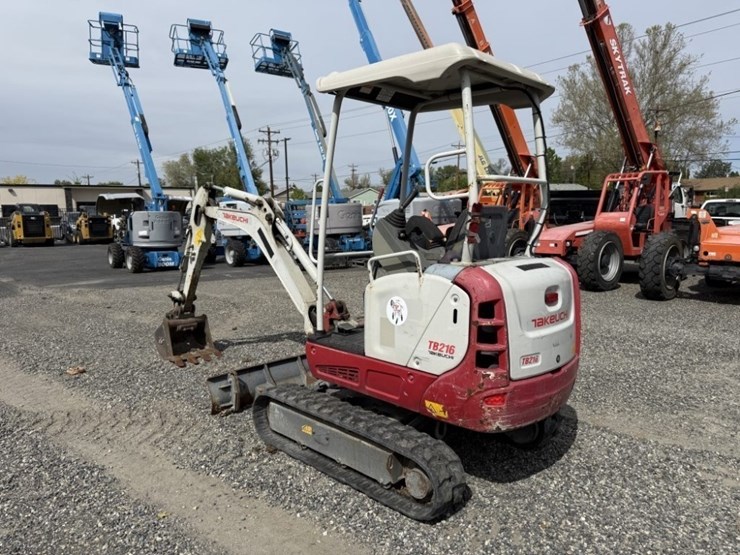 2017-takeuchi-tb216-image-6