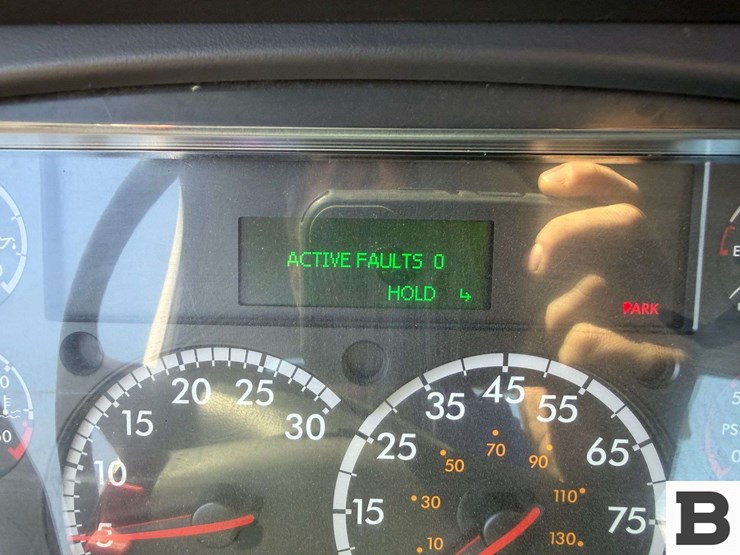 2016-freightliner-m2-bobtail-tractor-truck-image-50