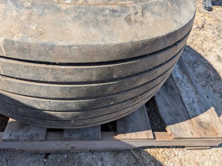 #5485-•-titan-tire-image-5
