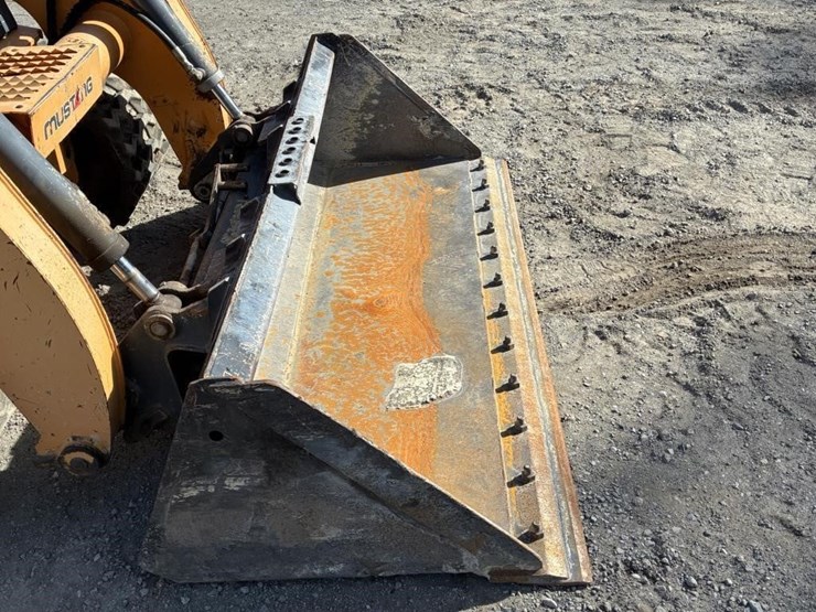 2012-mustang-2100rt-image-6